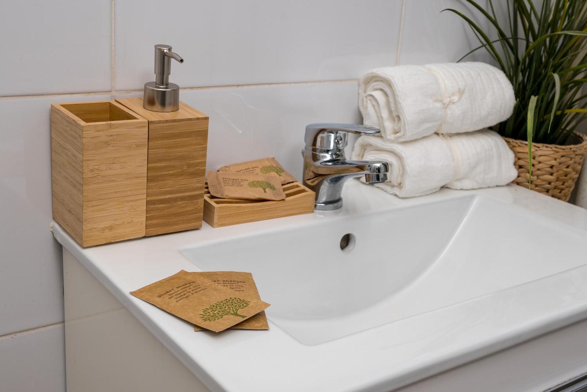 Oasis Charming Loft In A Historic Tenement House 900 M From Station Apartment Warsaw