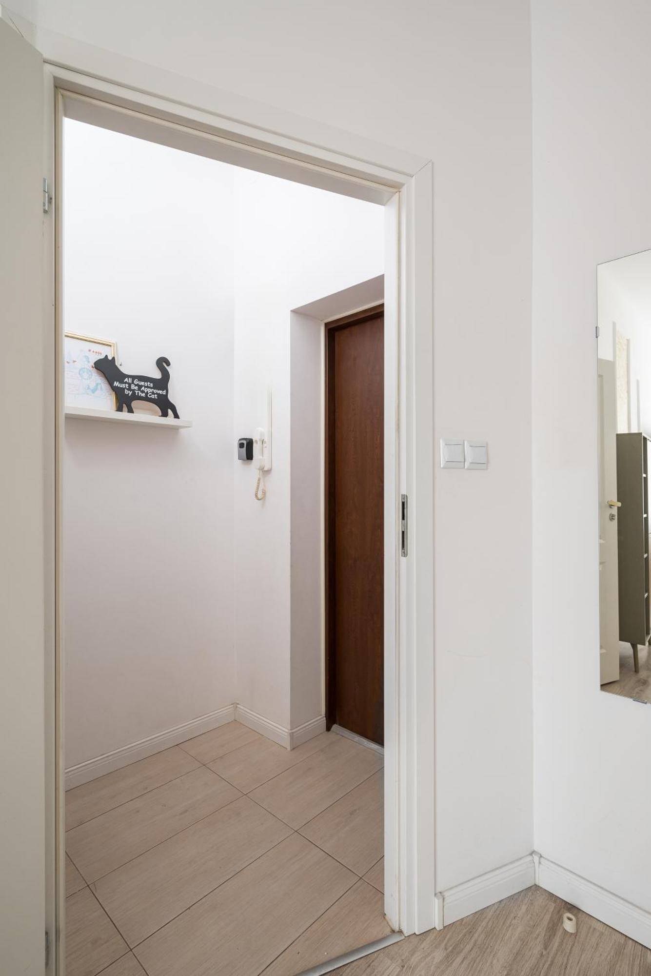 Oasis Charming Loft In A Historic Tenement House 900 M From Station Apartment